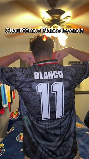 El estilo retro que todo aficionado de México necesita. ¡La jersey de Cuauhtémoc Blanco sigue siendo un clásico! 🔥 #mexicojersey #1998mexicojersey #mexicoretro1998 #cuauhtemocblanco #soccerjersey