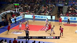 《CBA全场回放》【解说回放】CBA第38轮上海vs青岛第四节 吉默32分率队取胜