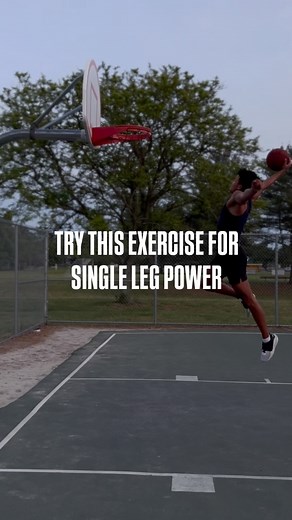 The alternating split squat jump can be a great way to improve your speed & overall single leg power! Give these a try, and watch your athleticism skyrocket! #ezvertjumpprogram #ezvertjump #basketball #trackandfield #nflpreseason #nfl #verticaljump #workout | EZ Vert Jump Program