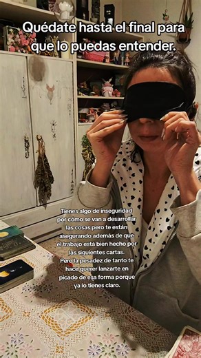 No puedes más, pero te tienes que templar. Internamente se ve que vas a por todas , estás cogiendo esa fuerza. Confía en lo que has hecho. Cada vez más claridad y centrándote en tus cosas y tú trabajo. Patrón paterno sanado que te da más abundancia económica . Tienes muy claro que quieres realizarte y ser más independiente en ese aspecto. Vienes de sanar el corazón ya que el Amor romántico estaba siendo tormentoso para tí. Tres de Espadas Diez de Bastos La Torre Ocho de Copas Ya has tenido más q