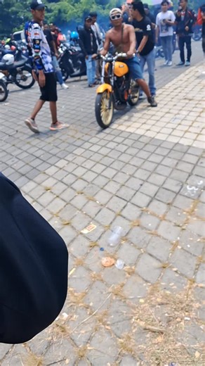 PengHobi RxKing Indonesia 🇮🇩 on Instagram: "Coks, Foto/video kalian mau di repost? ✅ Follow ,Tag ➡️ @penghobirxkingindonesia ✅ Gunakan HasTag #PengHobiRxKingIndonesia ✅ 📷 Gambar Kualitas Terbaik ---------------------------------------- 🔥 Support/Follow My Partner 👇 ➡️ @penghobirxkingindonesia ➡️ @penghobiroadrace ➡️ @penghobi2stroke ➡️ @penghobifizr ➡️ @penghobitrail ➡️ @penghobimobil ---------------------------------------- 📸 #Penghobi2stroke #penghobiroadrace #penghobifizr #penghobitrail