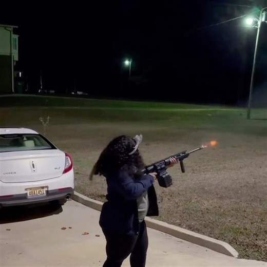 MrGunsNGear on Instagram: "1. that is the most reliable ProMag drum magazine I've ever seen. 2. Surely there's no one 800-2000 yards downrange from here, right? 👀 Don't fire into the air for no reason accordingly.... #dumb #FAFO #IQtest #promag #AR15 #FuckOptics"