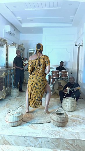 Oya lovelies, please rate my @Kizz Daniel TWE TWE dance over 10% #janemenaa