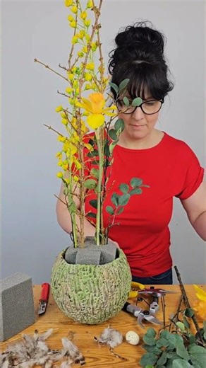 A cheerful spring greeting for your entrance area