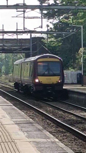 the class 170 510 in alsager station #train