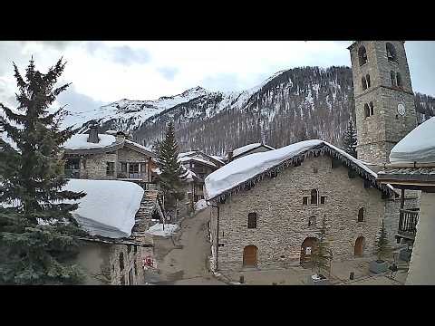 WEBCAM - 11 March 2026 - Your Window To Val d’Isère | A LOT more sunshine than expected!