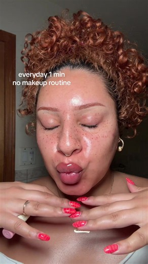 Everyday 1-Min No Makeup Routine: Faux Freckles Lip Liner Stain