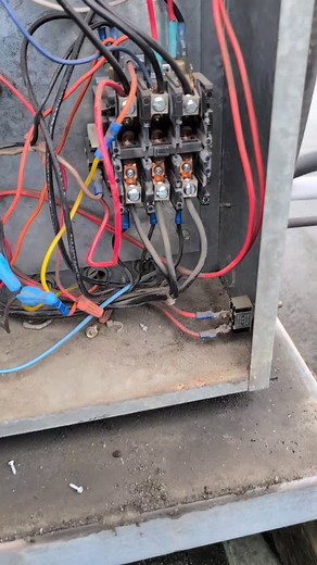 A new compressor contactor for a walk-in freezer ❄️ | HVACjess