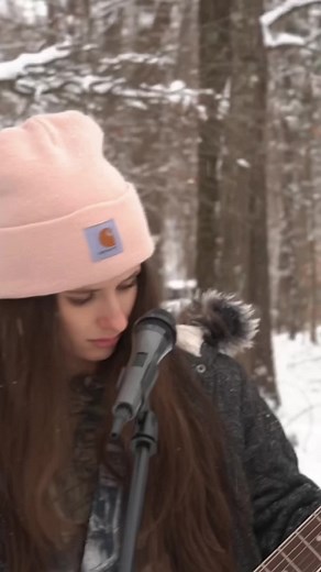 Taylor Demp Performs 'You'll Never Leave Harlan Alive'