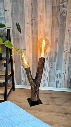 Baumstamm-Lampe 💡 #lampe #licht #interior #deko #handcraft #wood #woodworking #handwerk #dekoration