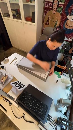 Unboxing the BenQ ScreenBar Halo 2. Soft light, calm desk, happy eyes. Small upgrade, big comfort. ✨👀 #desksetup #benqscreenbarhalo2 #lightbar #designvibes #gadgets | Suni Suni Design Lab