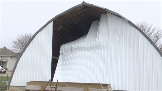 Blue Earth County families clean up after Monday night tornado