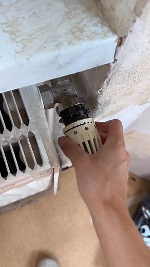 21K views · 333 reactions | How to remove a radiator #girlpower #renovate #renovation #radiator #removeradiator #oldbuilding #craftswoman #craft | Bauliebejulia | Facebook