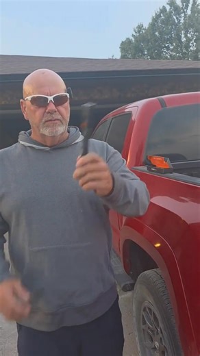 Tired of fumbling for dropped metal items in dark, tight spaces? This telescoping tool fixes it—3 super-bright LEDs, 22" extendable neck powerful magnet, perfect for hard-to-reach spots ✔️ SUPER BRIGHT Illumination – 3 LED lights (pre-installed spare batteries) light up dark areas 💡 ✔️ POWERFUL Magnetic Grip – Retrieves nuts, bolts, nails, screws; hands-free use on metallic surfaces 🧩 ✔️ ADJUSTABLE & Extendable – 22" telescopic neck with 360º flexibility for tight gaps 📏 ✔️ Durable & Versatil