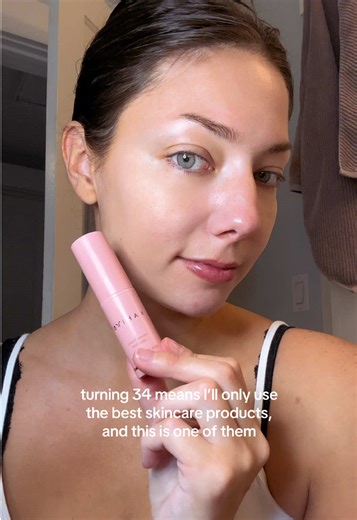 the KAHI all-in-one anti aging beauty balm gives you that glass skin glow that you can use as a lip balm, eye & neck cream and makeup base 🩷#kahimultibalm #glassskin #beautyhacks #antiaging #kbeauty