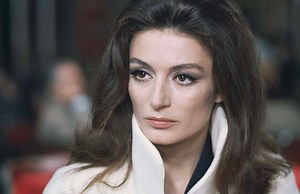 Anouk Aimée : itinéraire d’une icône de style de la Nouvelle Vague - Elle
