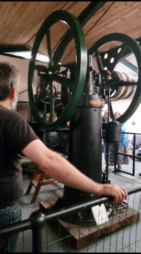 Starting the oldest combustion engine in the world!!! 1867 Otto Langen #fblifestyle #video #britishcolumbia #socialmedia #news #usa_tiktok #fblifestyletyle #usareels #BreakingNews #video #australia #socialmedia #engine #london #northcarolina #halloweendecor #halloweencelebration #HalloweenParty #VintageFinds | Muskan sharma