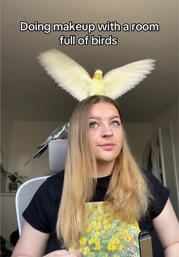 Makeup Fun with Kiki the Cockatiel and Friends
