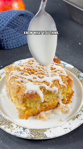 Learn how to make this easy apple crumble cake with cake mix box. It’s soft, moist, packed with spices and so delicious. Perfect dessert for Fall and Thanksgiving. https://cakewhiz.com/apple-cake-with-fork-decoration/ | CakeWhiz.com