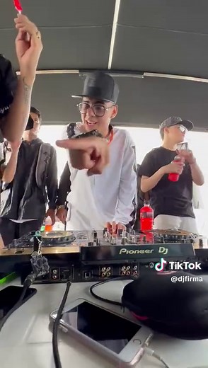 Cheki Cheki Guaracha Song - Dance to the Flow Natural Beat