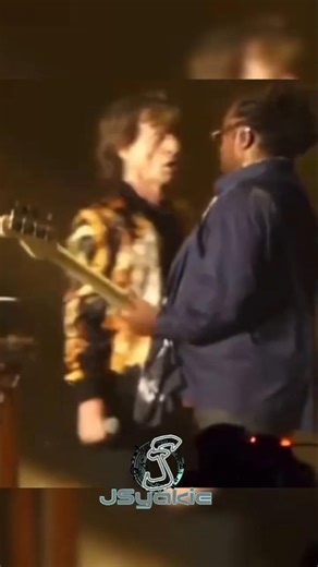 Just Mick Jagger Doing His Thing! 💪 #mickjagger #ronniewood #darryljones #therollingstones #jsyakie