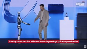 Honor debuts first humanoid robot