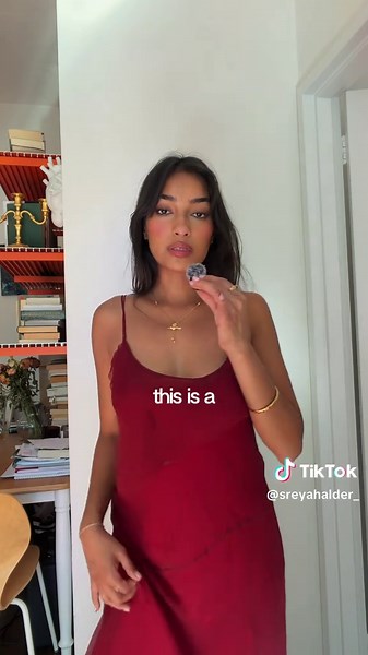 Burgundy Girl Autumn: 6 Beautiful Burgundy Clothes to Shop