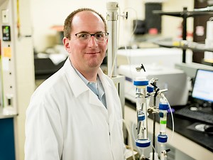 Nanoparticles and Magnets Offer New, Efficient Method of Removing Oil