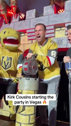 Kirk Cousins making himself at home in Las Vegas (via @VegasGoldenKnights/TT)