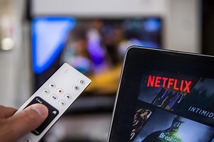 Comment Netflix assoit son succès en globalisant les productions locales | RTS