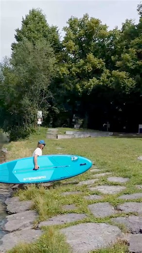 Lighter. Smaller. Stronger.The Deluxe Lite is our lightest inflatable construction ever—up to 2kg lighter thanks to Woven Dropstitch tech. That means more glide, faster acceleration, and a noticeably more stable ride.🌀 Our patented Roll Technology and foldable fin box let you pack it 33% smaller—perfect for travel, storage, and adventure.🛡️ Plus, every Deluxe Lite comes with a 5-year extended warranty. | Starboard SUP