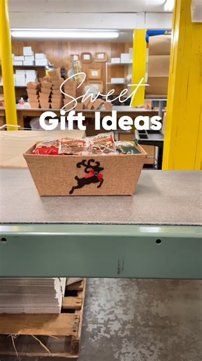 Sweet gifts for everyone on your list!✨🎄 1️⃣ Reindeer Gift Basket – Pralines, Gophers, Glazed & Pralined Pecans, and Divinity. Perfect for spreading holiday cheer! 2️⃣ Savannah’s Party Tray – Caramel Corn, Pralines, Chocolate Peanuts, Gophers, and more. Ready for every holiday gathering! 3️⃣ Silent Night Gift Box – Log Rolls, Milk Chocolate Gophers, Chocolate Peanuts, Divinity, and more. A chocolate lover’s dream! Which one would you love to unwrap this season? #candyshop #candystore #candyshop
