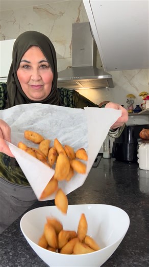 Cherifa Badaoui on Instagram‎: "‏ جديد لشهر رمضان مملحات بعجينة سهلة #من"‎