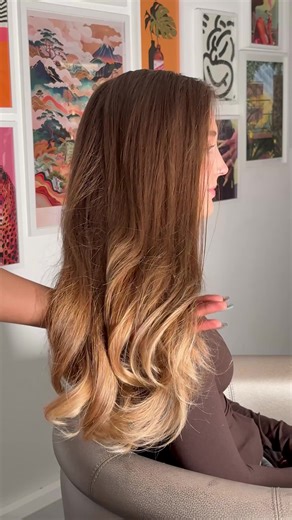 The roller trick for a fresh blow out ☁️✨💖 Use Waves for Days Setting Spray for hold and Glazed Waves Shine Serum for that final shine 🎀 Shop now on TikTok shop, @Boots UK & UmbertoGiannini.com 🛍️ #wavyhair #haircare #waves #wavyhairroutine #umbertogiannini