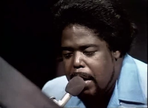 Barry White became one of soul music’s most iconic voices, blending deep emotion with lush orchestral sound. His romantic hits defined the 1970s and set the tone for generations of R&B artists. Beyond his smooth voice, he shaped how love and passion were expressed in music, leaving a timeless legacy that still echoes through modern soul and pop. #barrywhite | Cultrgio