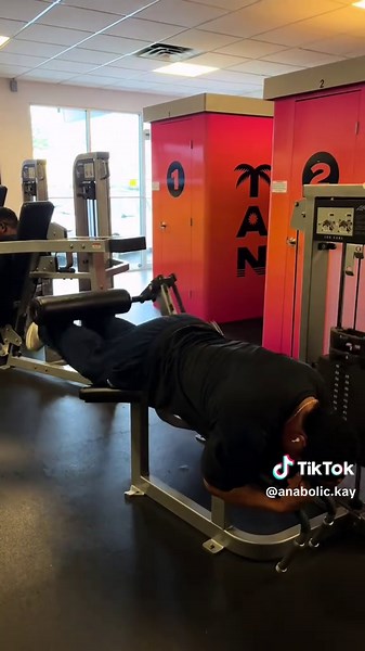 I hate legs with a mfken passion. Man I was hyped to do legs but then as soon as I entered the gym bro nahhhhh. See yall next time gremlins. . . . . . . . . #fyp #gymtok #gym #legs #gymhumor #xybca