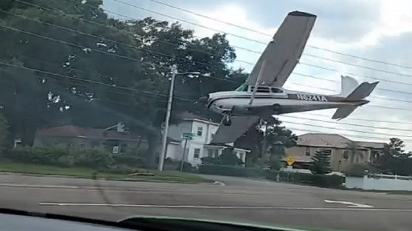 Plane crashes onto Orlando Road