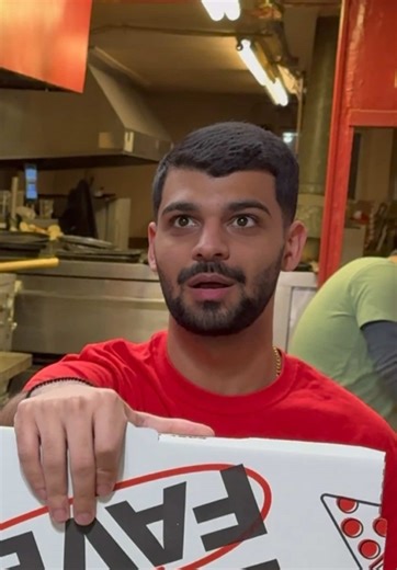 We might not be able to make your pizza fly ✈️🍕 …but these pies are flying out of the kitchen for a reason. Fresh out of the oven, loaded with cheese, and gone before you know it. If you’ve been thinking about pizza, this is your sign. Pull up, place that order, and see why everyone’s racing for a slice. Don’t wait too long—you might miss it. 😮‍🔥 Come through or order now. 📍 Peppino’s Pizza & Pasta – Kearny, NJ #PeppinosPizzaAndPasta #PeppinosKearny #KearnyNJ #KearnyEats #PizzaLovers