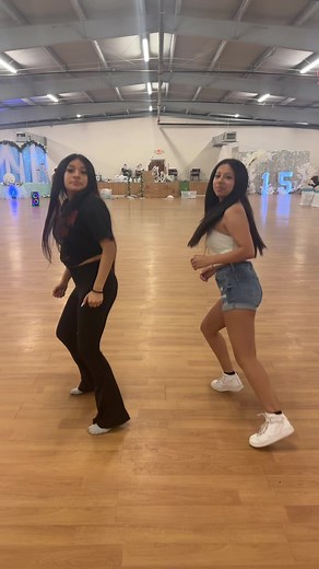 Learn Mexican Dance Steps for Quinceañera Celebrations