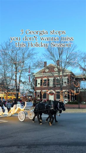 5 stops in Georgia you HAVE to make this holiday season! The perfect christmasy feels🎄✨ 1. Helen - the cutest little bavarian town all done up like a german christmas market, it’s Leavenworth Washingtons sister city! 2. Dahlonega - the classic usa small town used in a bunch of hallmark christmas movies! 3. Atlanta Christkindl Market - more for shopping and food than anything but a fun stop to make if you are in the area! 4. Savannah - one of the most adorable towns anytime, gets even cuter for 