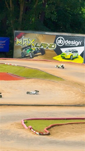 Couple corners with my XB8E from last year’s Czech Open series finale at my hometrack RCDJ! 💨😍