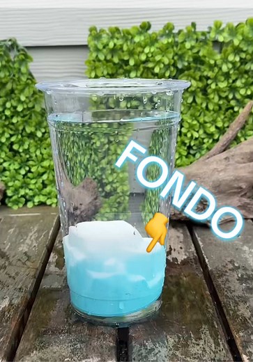 Increíble unboxing de un yeti que crece en agua