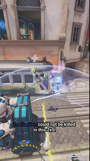 Just a good old-fashioned support diff! #fyp #fypシ #foryou #owl #overwatch #bostonuprising #londonspitfire #esports #akshon #akshonesports