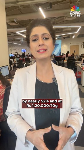 The market value of tokenised gold surged past $4 billion in Oct, doubling from earlier this year. Backed by physical gold held in custody, it gained traction as prices rose 52% to ₹1,20,000/10 gms. Investors are turning to fractional, 24/7 tradable gold assets from issuers like Tether’s XAUT, Paxos’s PAXG & CACHE Gold. Manisha Gupta tells you more. #Watch #TokenisedGold #DigitalAssets #GoldPrices #BlockchainFinance #CryptoInvesting #PAXG #XAUT #CACHEGold #DigitalBullion #GoldMarket #CNBCTV18Dig