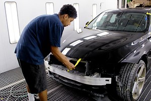 Inside the Life of an Auto Body Technician Earning $500 a Week