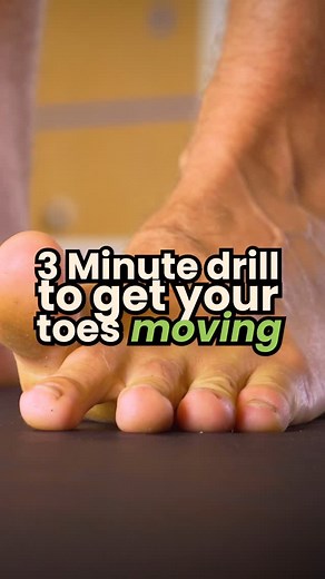 The movements and position of our toes might seem small or insignificant but they actually play a massive role in our overall foot function, balance and gait mechanics, so the way we walk and run 🦶 👣 Conventional footwear that is narrow and rigid disrupts our natural toe function, cramping them together and making them stiff and weak over time! 🚫 👣 Fortunately, it’s very simple to improve your toe function and exercises like this Toe Mojo drill are a perfect, gentle place to start 🙏 👣 🎥 F
