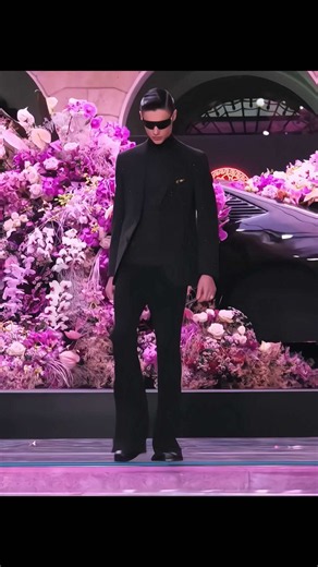#davidtrulik and #fernandolindez for Versace SS20 men’s show #runway #catwalk #model