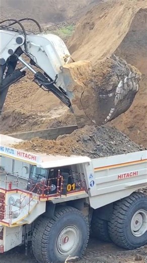 HITACHI DUMPER LOADING WITH LIEBHEER BIGGEST EXVETER #liebherr996 #automobile #bachoeloader #dumper