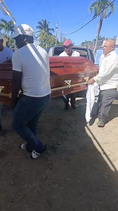 Nadie quiere estar en el lugar de ninguna familia que esté pasando por un momento como este ! Es mejor guardar silencio ante el dolor de las familias ! #lewander #velatorio | Tina Leon