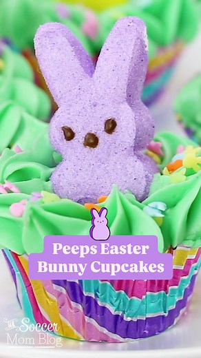 Cuteness overload!! 🐰🧁 These Peeps Bunny Cupcakes are easy to make, with carrot cake batter, and topped with a colorful Peeps Bunny and frosting "grass" 😍 Perfect for Easter brunch! #peepsbunny #eastercupcakes | The Soccer Mom Blog - Positive Inspiration for Moms
